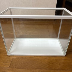 プラスチック水槽の画像