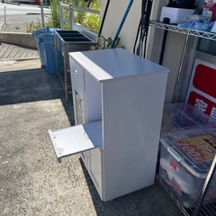 （受け取り済み）キッチン棚、無料、0円、綺麗、白、の画像