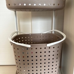 メンズ　ユニクロパーカー、ジャージ上、洗濯かごごの画像