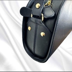 【A.P.C.】アーペーセー　ハーフムーン　バッグ 黒 レザー ゴールド金具　バック　ブランドの画像