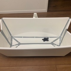 ストッケ　ベビーバス(本体+ニューボーンサポート)の画像