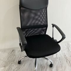事務所用デスクとイスの画像