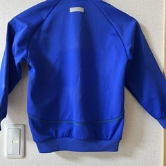緑小学校子供の運動服　上着とズボン2点セット　130cmの画像