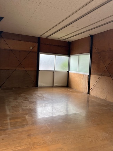 プレハブ小屋