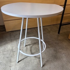 半円形カフェテーブルの画像