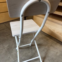 半円形カフェテーブルの画像