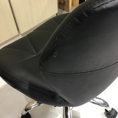 レザー調　キャスター付き椅子の画像