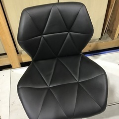 レザー調　キャスター付き椅子の画像