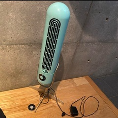 ドウシシャの扇風機「ピエリア エアースティック アクアブルー FTS-801D」の画像