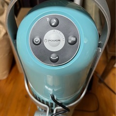 ドウシシャの扇風機「ピエリア エアースティック アクアブルー FTS-801D」の画像