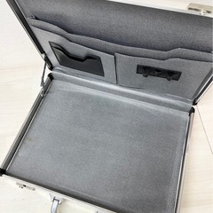 M【中古品】Metom ジュラルミンケース アタッシェケース シルバー メンズ バッグの画像