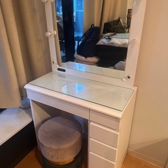 女優ライト付きドレッサーの画像