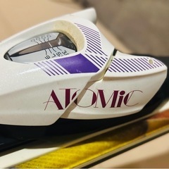 Atomic スキー板 マルチカラー ポール付きの画像