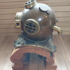スタンド付きマークVダイビングヘルメットレプリカの画像