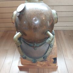スタンド付きマークVダイビングヘルメットレプリカの画像