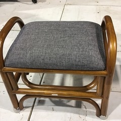 籐オットマンチェアの画像