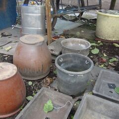 最終 程度の悪い植木鉢ございます 四角いのはほとんど割れ欠けございます 欲しい個数で結構の画像