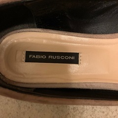 薄いブラウンのパンプスの画像