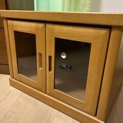 ガラス扉付きテレビ台の画像