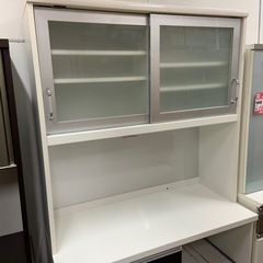 ダイニングボード　食器棚の画像