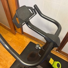 FITBOX トレーニングバイク フィットネスバイク エアロバイク スピンバイク 静音 ダイエット器具 組み立て簡単 トレーニングの画像