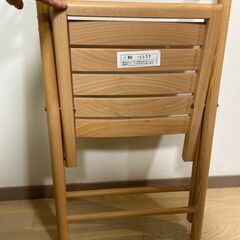 折りたたみ椅子の画像
