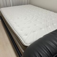 ニトリのダブルマットレスとフレームのセットになります。の画像