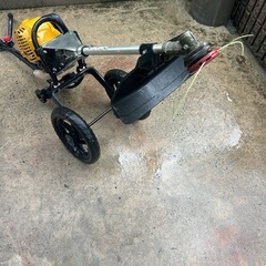 ジャンク品。手押し草刈機/農機具。エンジン4サイクル　ロビンEH035  引き取り宜しくお願いします。の画像
