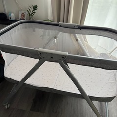 ベビーベッド（折りたたみ式）
の画像
