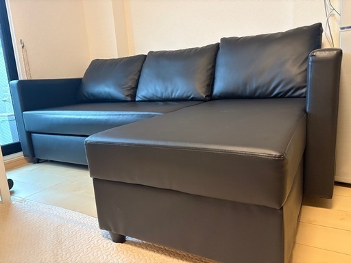 合皮素材　黒のソファベッド
