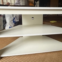 【角にぴったり】コーナーラック 白｜配線穴付き・和室にも◎の画像