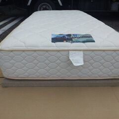 中古品　シングルマットレス（フランスベッド製）＋床敷き用床板　１０月５日（日）までに一式で引き取って頂ける方には無料で差し上げます！！の画像