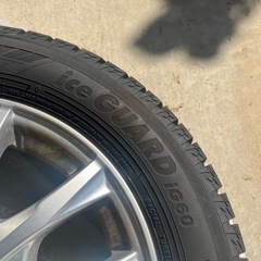 🉐スタッドレスタイヤ4本の画像