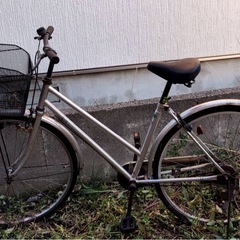 壊れた自転車の画像