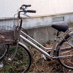 壊れた自転車の画像