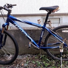 壊れた自転車の画像