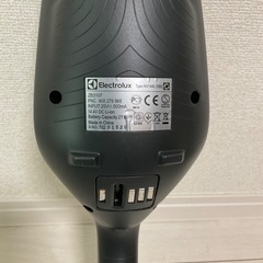 【ジャンク品】エレクトロラックス Electrolux エルゴラピード サイクロン式コードレスクリーナー NV144L15BCの画像