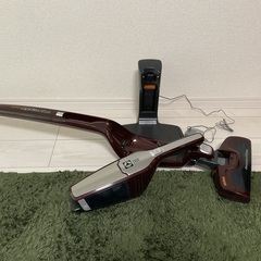 【ジャンク品】エレクトロラックス Electrolux エルゴラピード サイクロン式コードレスクリーナー NV144L15BCの画像