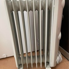 デロンギ　オイルヒーター　DeLonghi オイルヒーター HJ081の画像