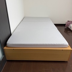 IKEA 木製セミダブルベッド床板（収納引き出し付き）の画像
