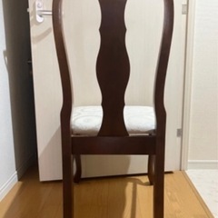 猫脚のアンティークチェアの画像