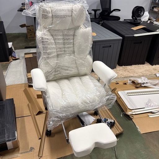 新品　破れ有り SKYE ゲーミングチェア 座り心地最高 デスクチェア オフィスチェア 椅子 テレワーク 社長椅子 伸縮可能のオットマ