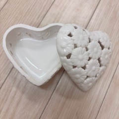 陶器の小物入れの画像