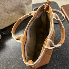 K2510-041 トートバッグ キャメル レザー風 中古美品 保管汚れ有りの画像