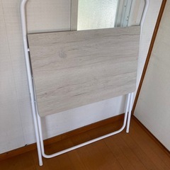 パソコンデスクの画像