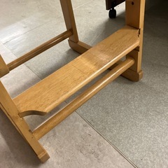 K2510-047 木製学習椅子 クリームキズ汚れ有りの画像