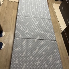 値下げ　中古美品　コンパクト折りたたみベッド　の画像