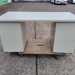 コクヨ　BS　両袖机『中古色褪せあり、背板無し』鍵右側のみ１本ありの画像