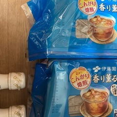 お茶パックとカルピス2本の画像