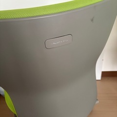 おしゃれないろいろ稼動する椅子　黄緑の画像